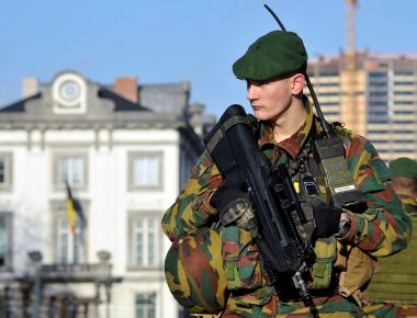 Βρυξέλλες: Επίθεση ισλαμιστή με μαχαίρι σε στρατιώτες- Φώναζε «Αλλάχ Ακμπάρ» (φωτό)